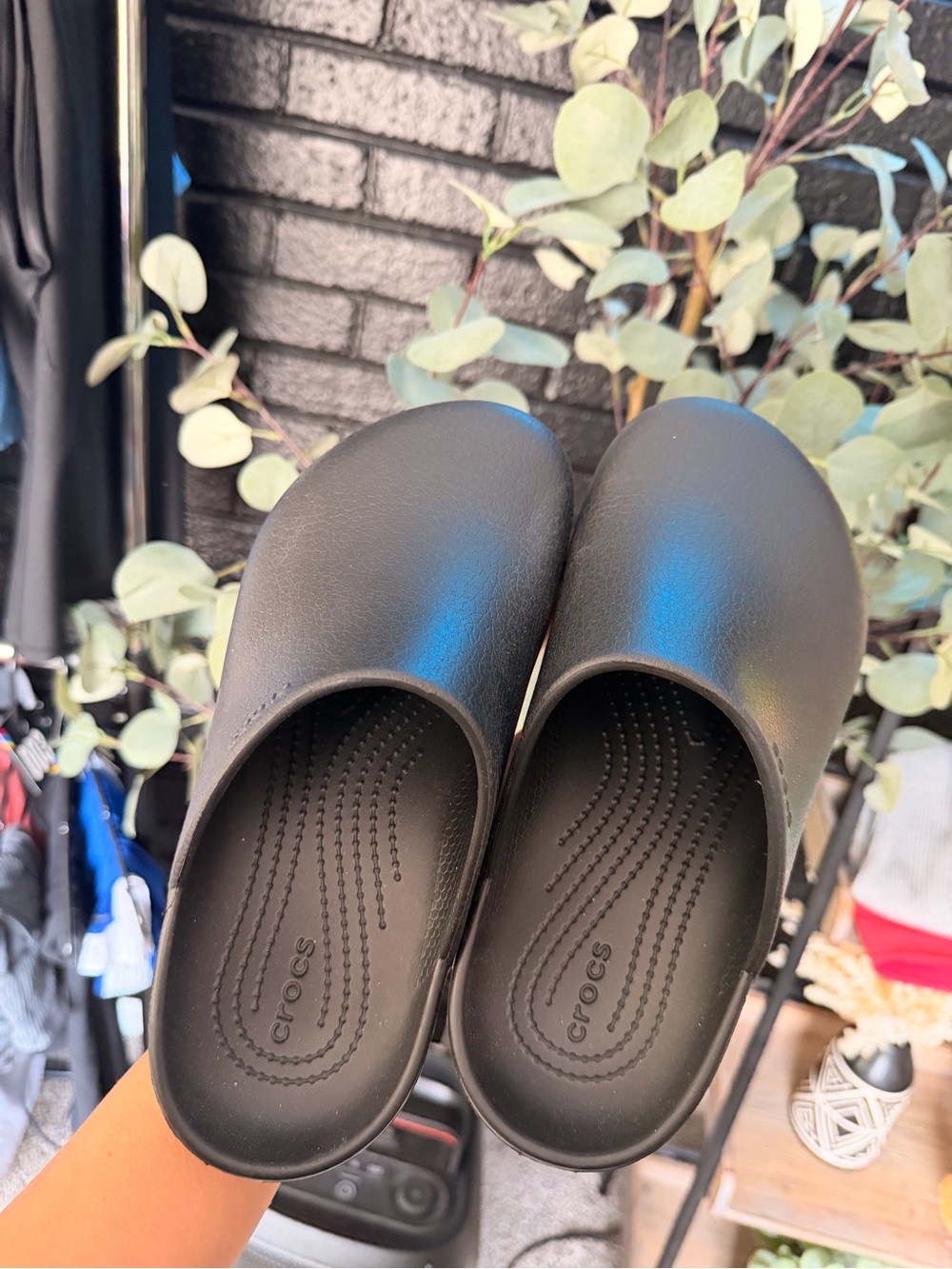 Croc’s Dylan Clog - Picture 2 of 3